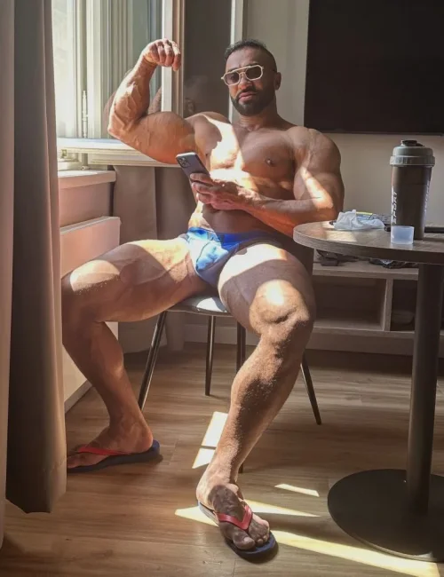 Charles photo 40, european, busty, brunette, 178 cm, 105 kg, Hong Kong