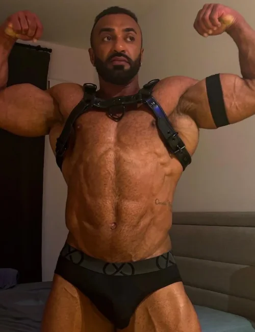 Charles photo 42, european, busty, brunette, 178 cm, 105 kg, Hong Kong