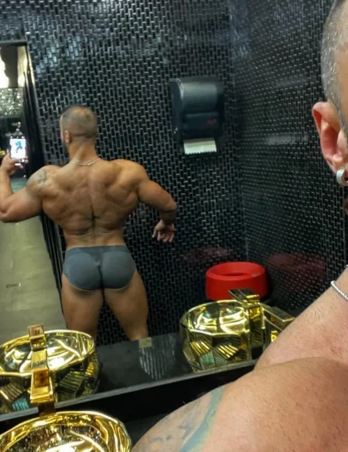 Charles photo 48, european, busty, brunette, 178 cm, 105 kg, Hong Kong
