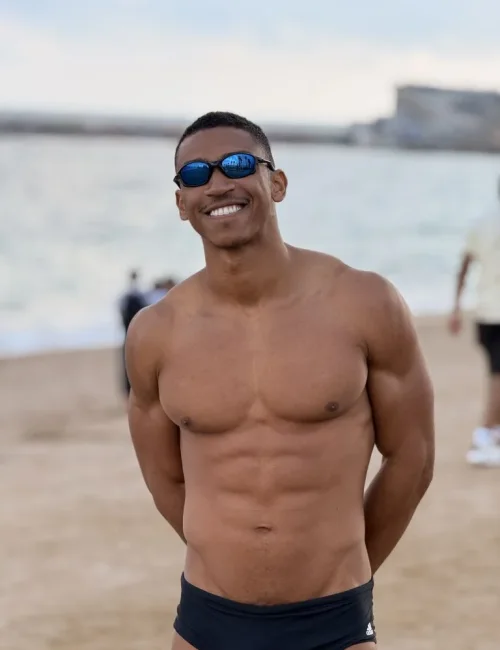 Sebastian photo 2, ebony, curvy, black hair, 183 cm, 90 kg, Hong Kong