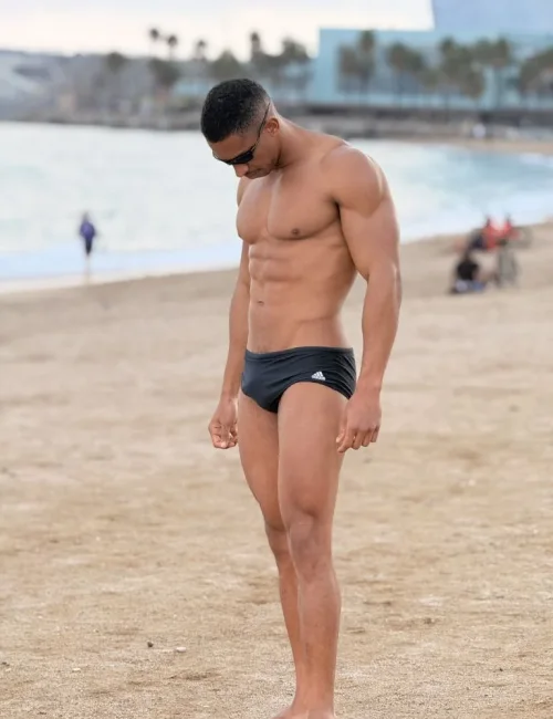 Sebastian photo 3, ebony, curvy, black hair, 183 cm, 90 kg, Hong Kong
