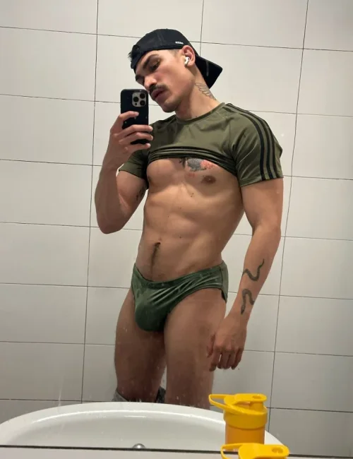 Donato photo 37, european, average, black hair, 183 cm, 79 kg, Hong Kong