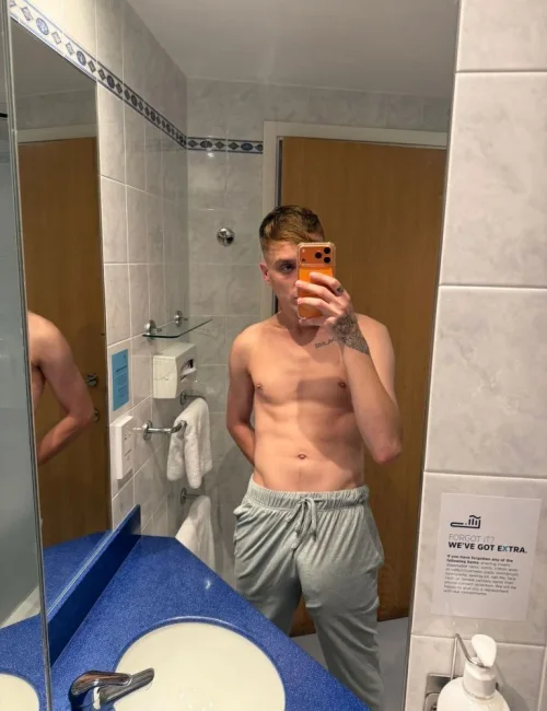 Mason photo 2, european, slim, brunette, 185 cm, 56 kg, Hong Kong