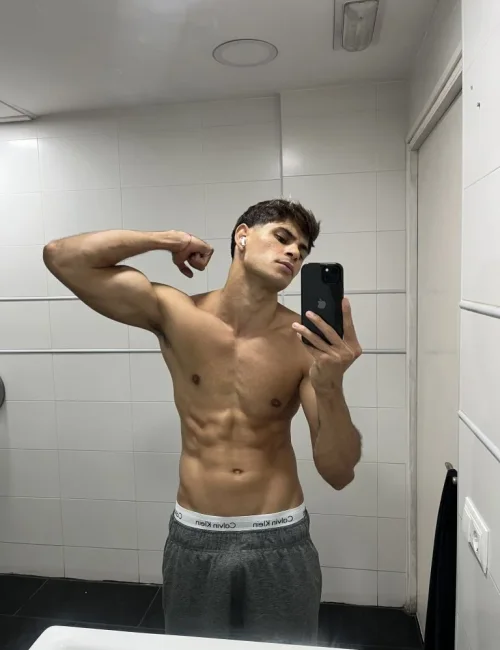 Patrick photo 12, asian, athletic, brunette, 175 cm, 65 kg, Hong Kong