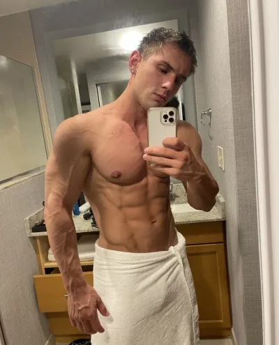 Adrian photo 1, european, busty, brunette, 180 cm, 103 kg, Hong Kong