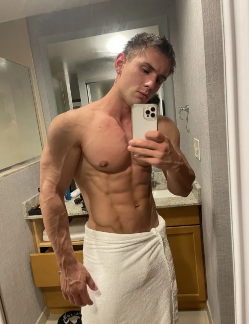 Adrian photo 1, european, busty, brunette, 180 cm, 103 kg, Hong Kong