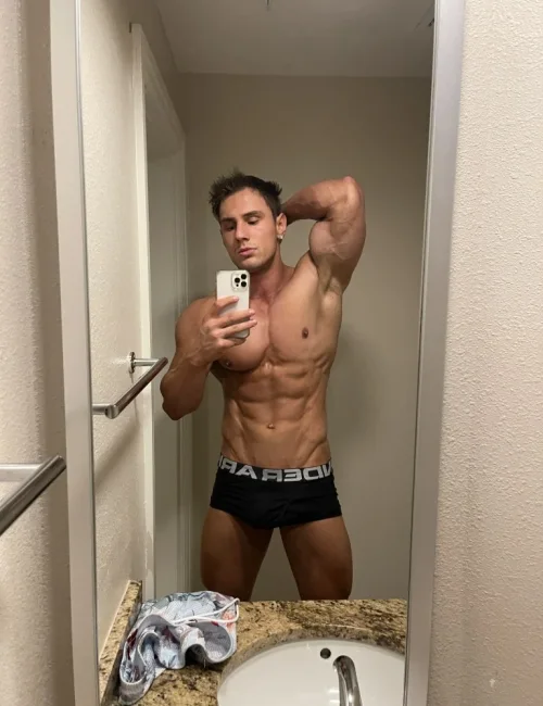Adrian photo 12, european, busty, brunette, 180 cm, 103 kg, Hong Kong