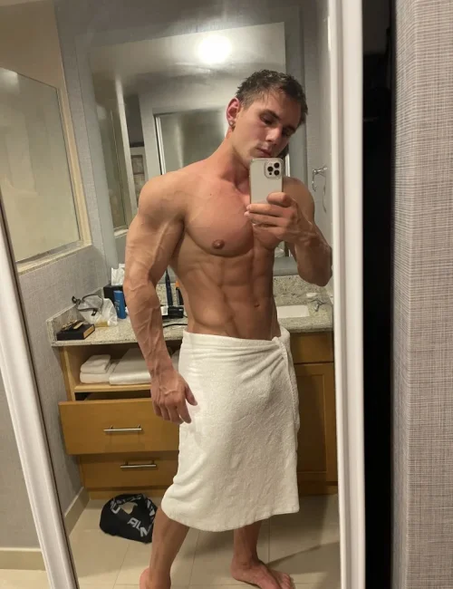 Adrian photo 14, european, busty, brunette, 180 cm, 103 kg, Hong Kong