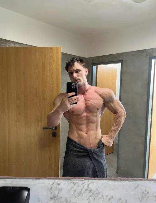 Adrian photo 2, european, busty, brunette, 180 cm, 103 kg, Hong Kong