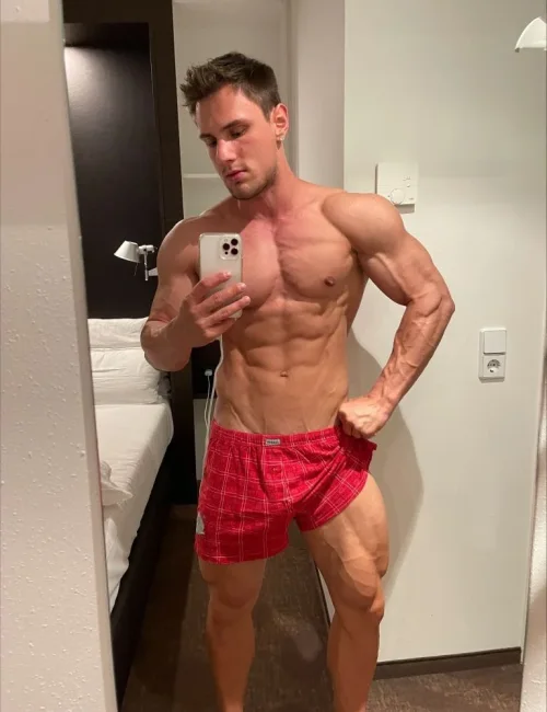 Adrian photo 9, european, busty, brunette, 180 cm, 103 kg, Hong Kong