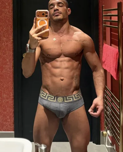 Vidal photo 1, european, average, black hair, 175 cm, 74 kg, Hong Kong