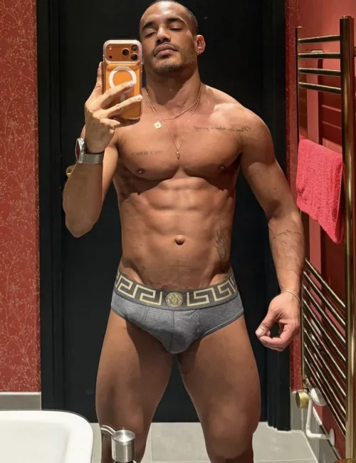 Vidal photo 1, european, average, black hair, 175 cm, 74 kg, Hong Kong