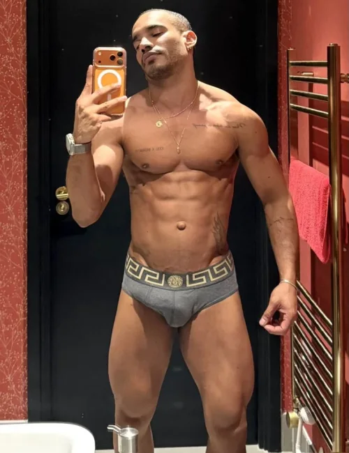 Vidal photo 11, european, average, black hair, 175 cm, 74 kg, Hong Kong