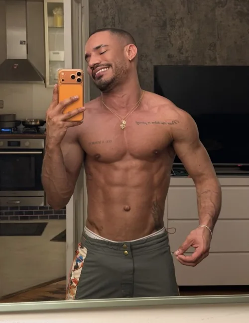 Vidal photo 12, european, average, black hair, 175 cm, 74 kg, Hong Kong