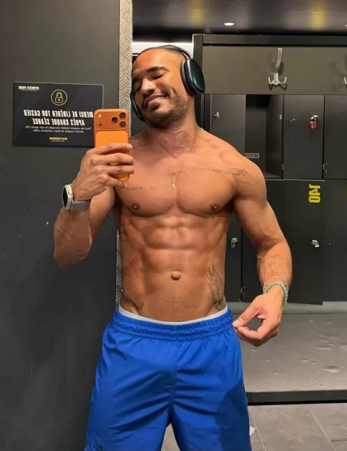 Vidal photo 17, european, average, black hair, 175 cm, 74 kg, Hong Kong