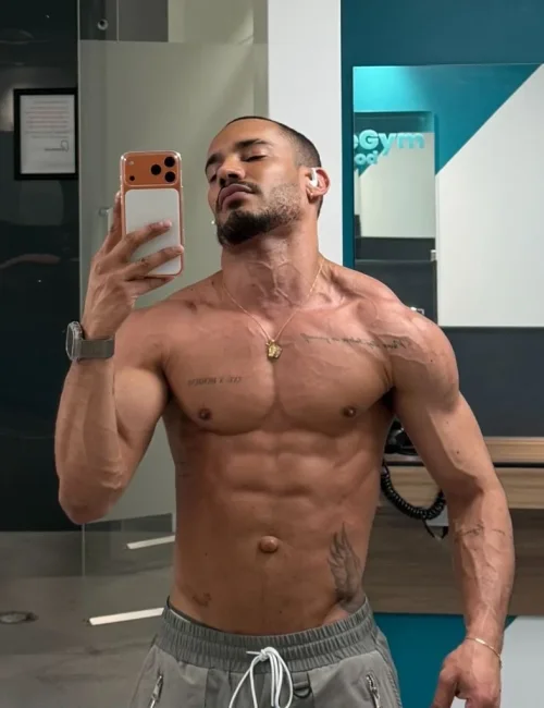 Vidal photo 2, european, average, black hair, 175 cm, 74 kg, Hong Kong