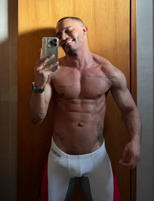 Vidal photo 21, european, average, black hair, 175 cm, 74 kg, Hong Kong