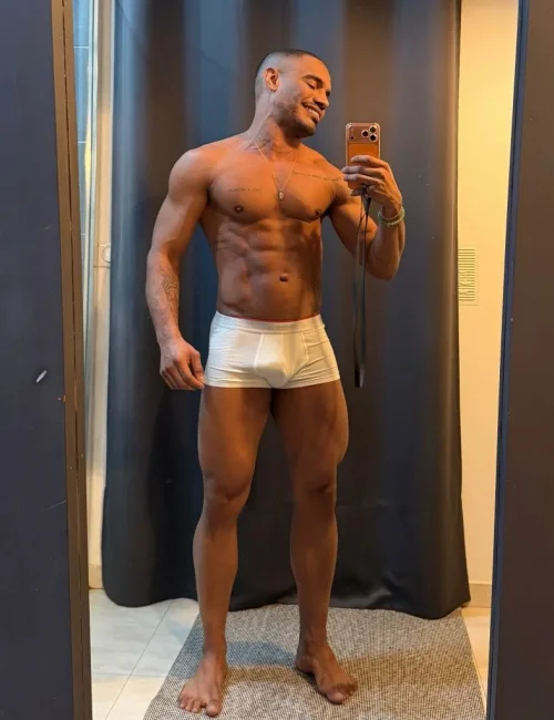 Vidal photo 24, european, average, black hair, 175 cm, 74 kg, Hong Kong
