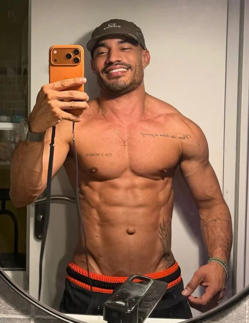 Vidal photo 26, european, average, black hair, 175 cm, 74 kg, Hong Kong