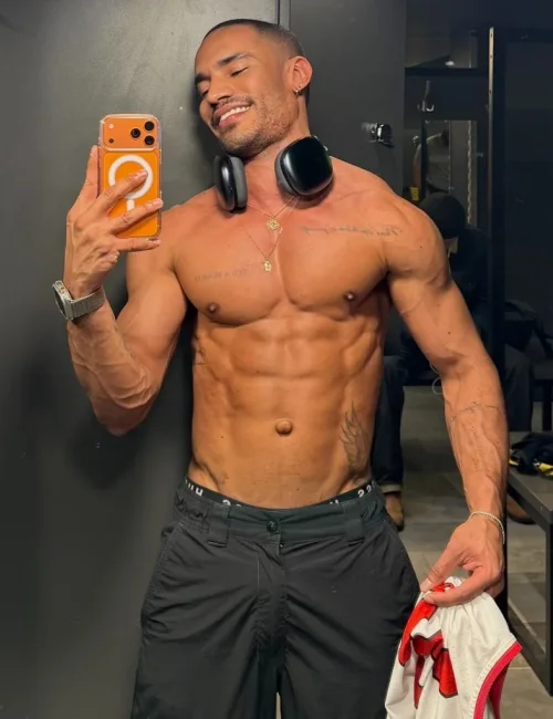 Vidal photo 28, european, average, black hair, 175 cm, 74 kg, Hong Kong