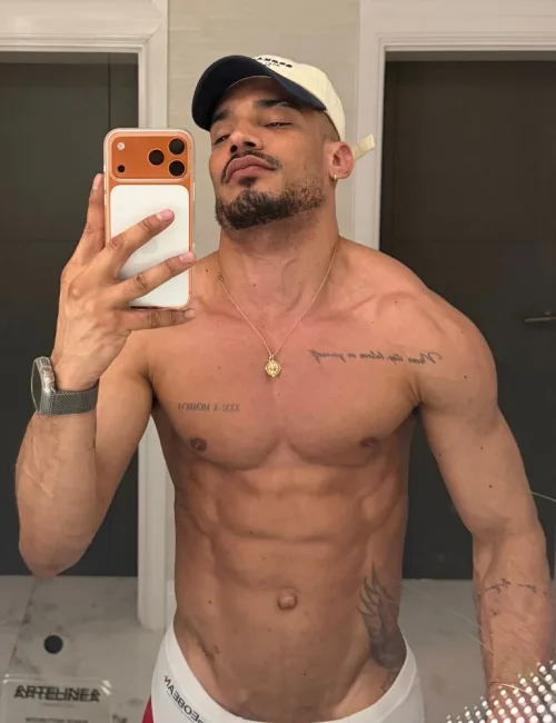 Vidal photo 3, european, average, black hair, 175 cm, 74 kg, Hong Kong