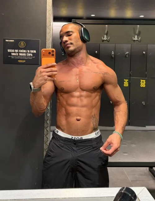 Vidal photo 31, european, average, black hair, 175 cm, 74 kg, Hong Kong