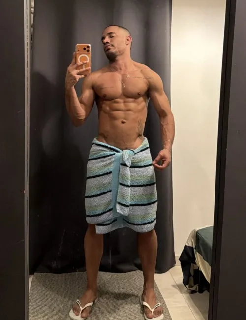 Vidal photo 32, european, average, black hair, 175 cm, 74 kg, Hong Kong