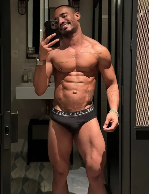 Vidal photo 35, european, average, black hair, 175 cm, 74 kg, Hong Kong