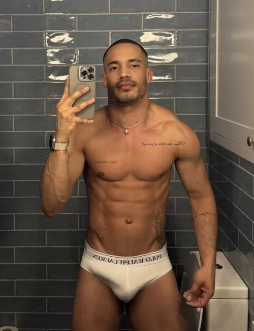 Vidal photo 40, european, average, black hair, 175 cm, 74 kg, Hong Kong