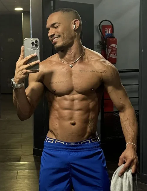 Vidal photo 41, european, average, black hair, 175 cm, 74 kg, Hong Kong