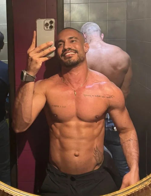 Vidal photo 42, european, average, black hair, 175 cm, 74 kg, Hong Kong