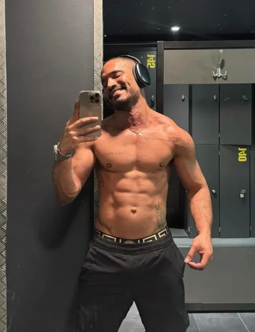 Vidal photo 43, european, average, black hair, 175 cm, 74 kg, Hong Kong