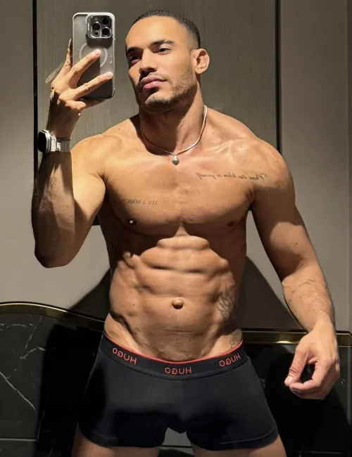 Vidal photo 44, european, average, black hair, 175 cm, 74 kg, Hong Kong