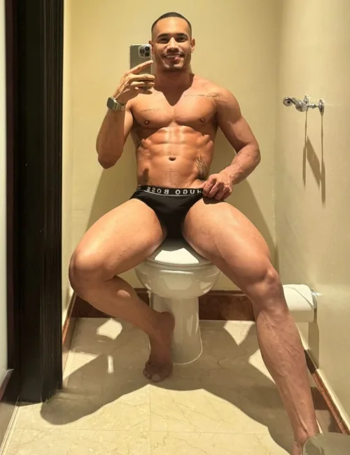 Vidal photo 46, european, average, black hair, 175 cm, 74 kg, Hong Kong