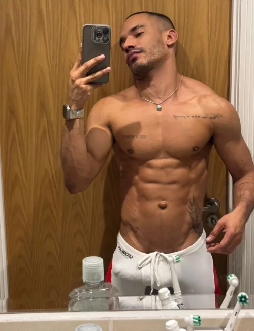 Vidal photo 48, european, average, black hair, 175 cm, 74 kg, Hong Kong