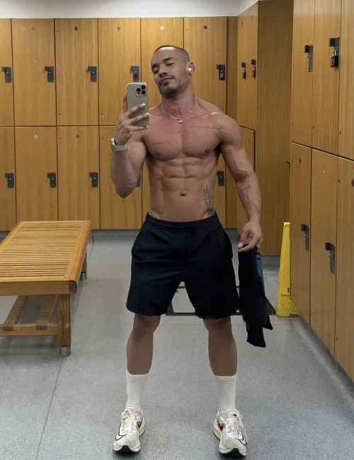 Vidal photo 52, european, average, black hair, 175 cm, 74 kg, Hong Kong