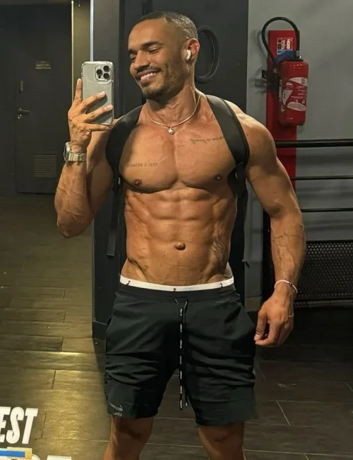 Vidal photo 55, european, average, black hair, 175 cm, 74 kg, Hong Kong