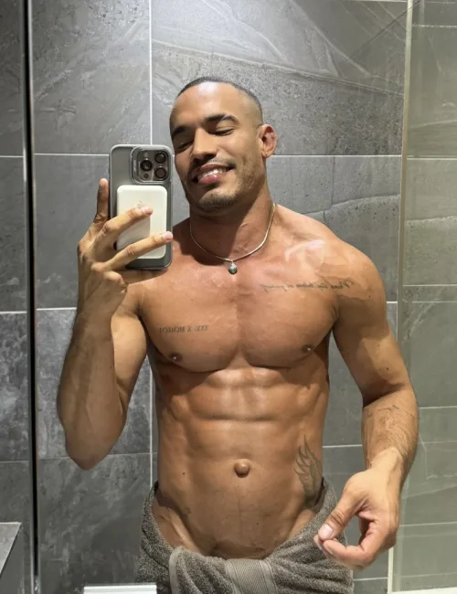 Vidal photo 56, european, average, black hair, 175 cm, 74 kg, Hong Kong