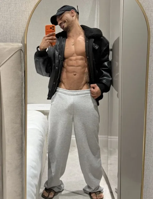 Vidal photo 6, european, average, black hair, 175 cm, 74 kg, Hong Kong