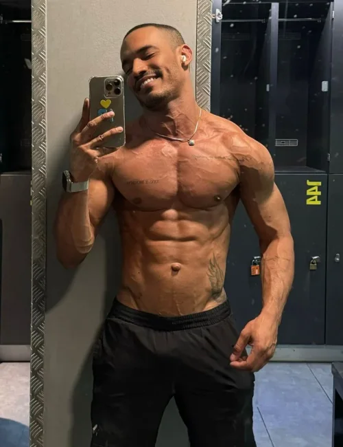 Vidal photo 60, european, average, black hair, 175 cm, 74 kg, Hong Kong