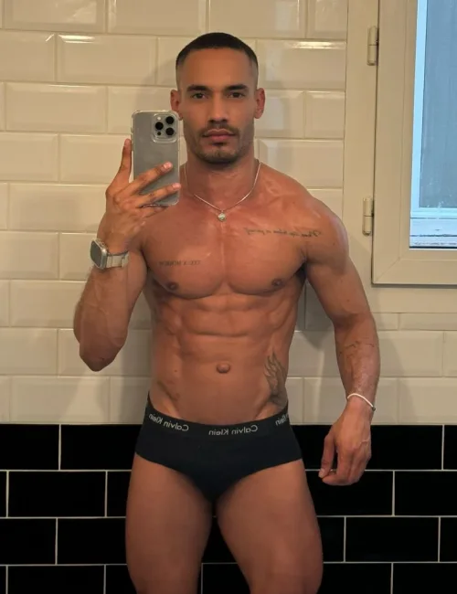 Vidal photo 63, european, average, black hair, 175 cm, 74 kg, Hong Kong
