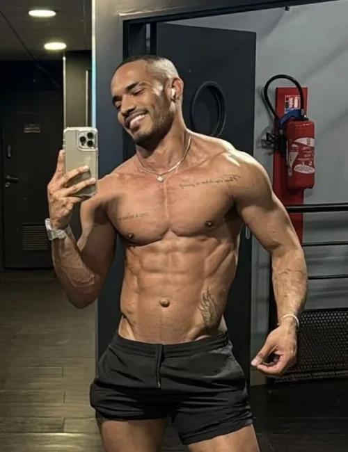 Vidal photo 64, european, average, black hair, 175 cm, 74 kg, Hong Kong