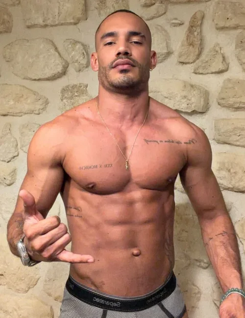 Vidal photo 7, european, average, black hair, 175 cm, 74 kg, Hong Kong