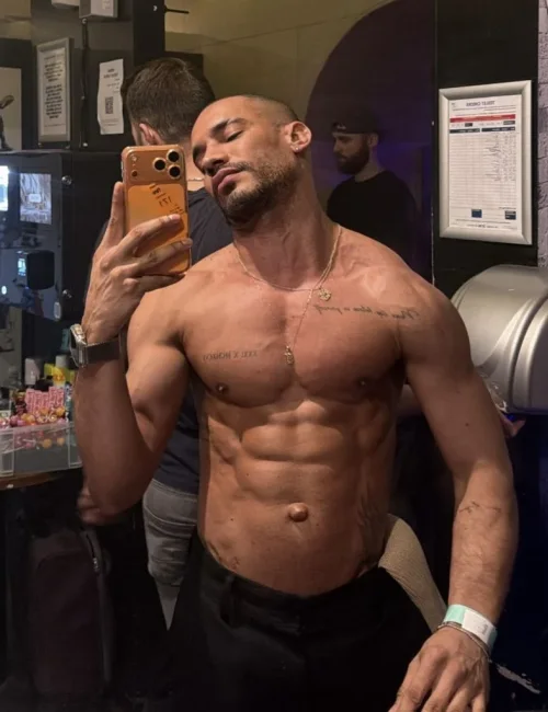 Vidal photo 8, european, average, black hair, 175 cm, 74 kg, Hong Kong