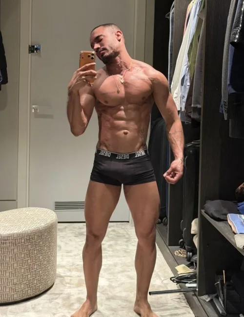 Vidal photo 9, european, average, black hair, 175 cm, 74 kg, Hong Kong