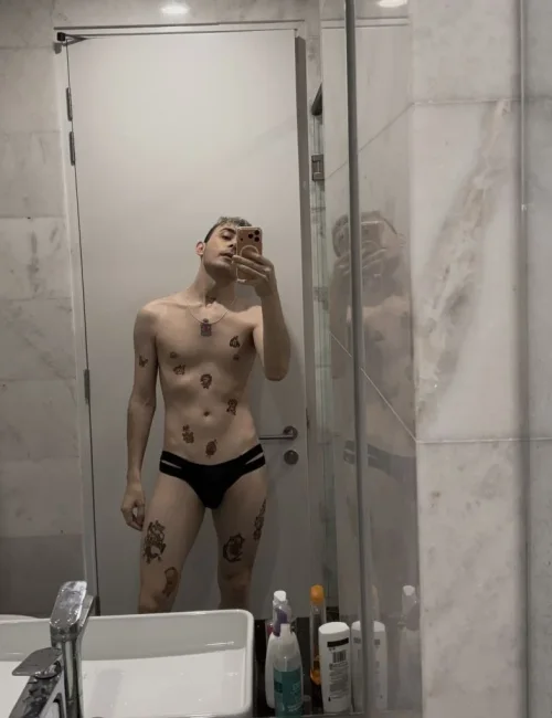 Zarussi photo 3, european, athletic, blonde hair, 180 cm, 65 kg, Hong Kong