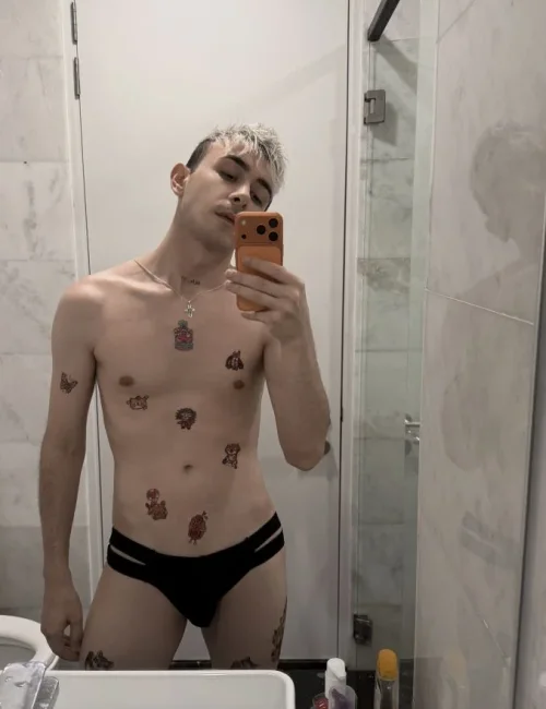 Zarussi photo 7, european, athletic, blonde hair, 180 cm, 65 kg, Hong Kong