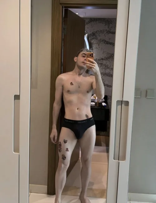 Zarussi photo 8, european, athletic, blonde hair, 180 cm, 65 kg, Hong Kong