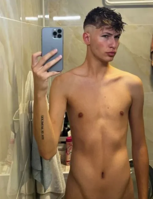 Paul photo 10, european, slim, blonde hair, 188 cm, 58 kg, Hong Kong