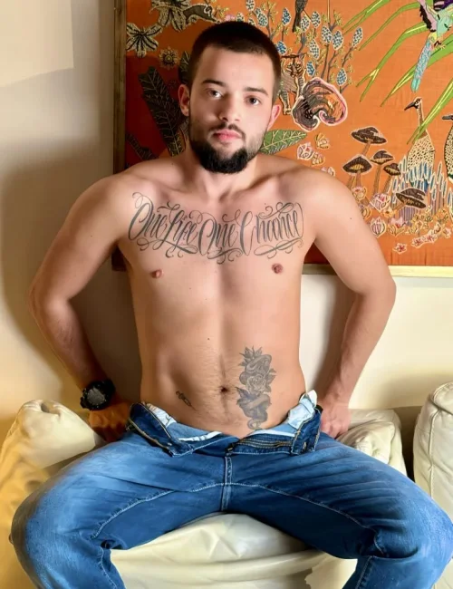Travis photo 14, european, athletic, black hair, 168 cm, 58 kg, Hong Kong